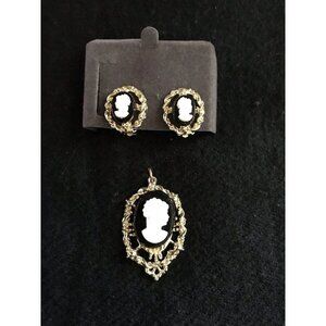 Vintage S&G 5th Avenue Black & White Cameo Pendant & Clip On Earrings Gold Tone